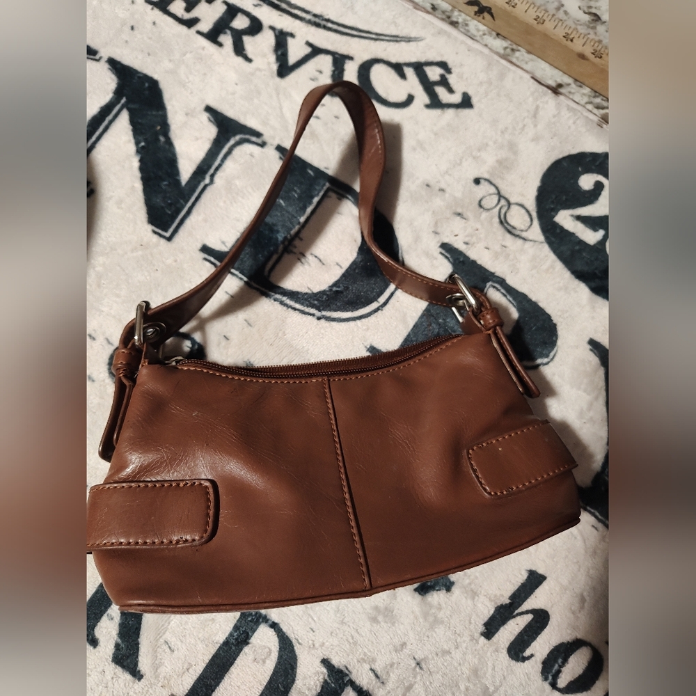 Tommy Hilfiger Tan Shoulder Bag with Structured Design